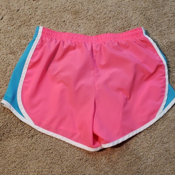 Girls Nike Shorts - Picture 3 of 7